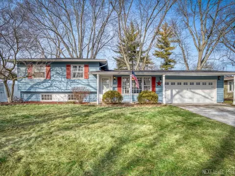 9 Circle Dr W, Montgomery, IL 60538