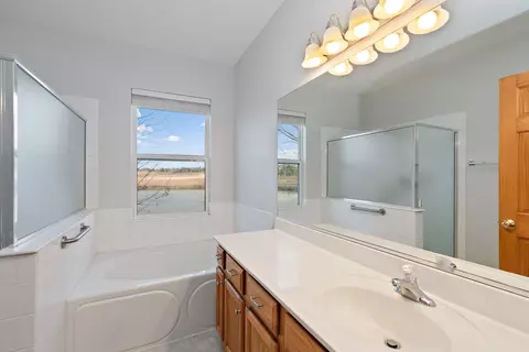 Bath - 2780 Harnish Dr, Algonquin, IL 60102 photo 1 of 3
