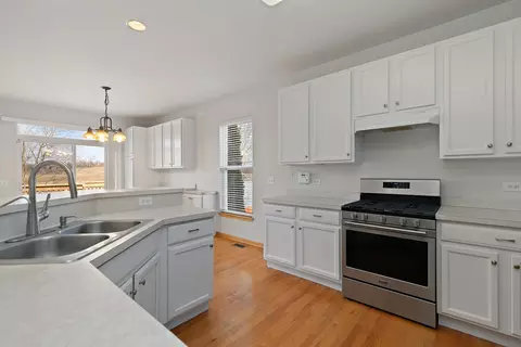 Kitchen - 2780 Harnish Dr, Algonquin, IL 60102 photo 2 of 3
