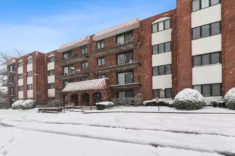 2086 Saint Johns Ave #105, Highland Park, IL 60035