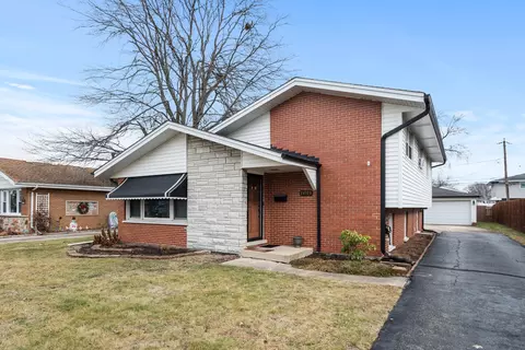 11029 S Kilbourn Ave, Oak Lawn, IL 60453