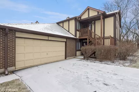 377 Sandhurst Cir #6, Glen Ellyn, IL 60137