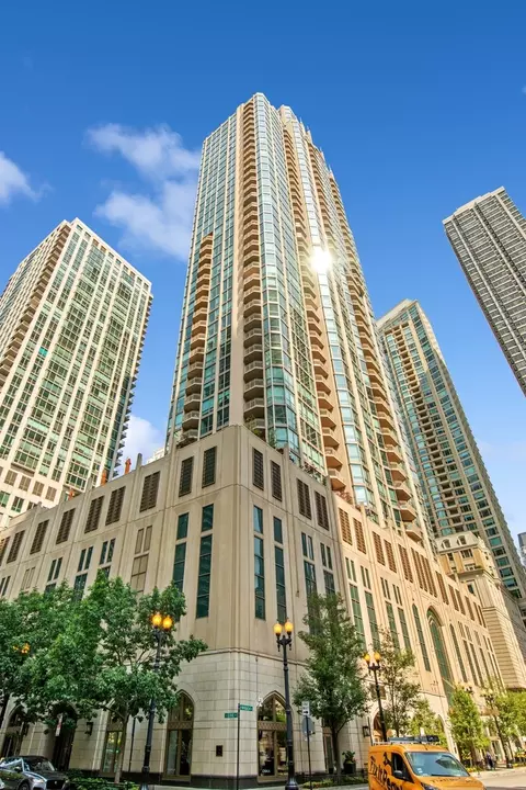 21 E Huron St #4401, Chicago, IL 60611