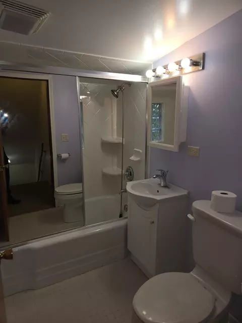 Bath - 16632 Plainview Dr, Markham, IL 60428 photo 2 of 2