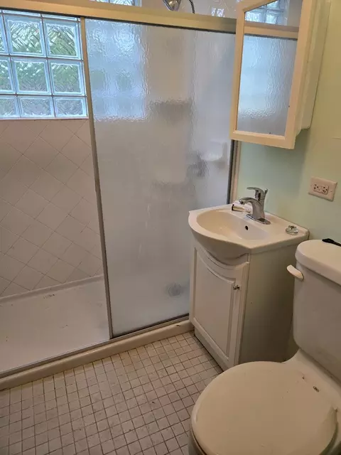 Bath - 16632 Plainview Dr, Markham, IL 60428 photo 1 of 2