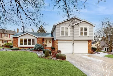 237 Tudor Ln, Schaumburg, IL 60193