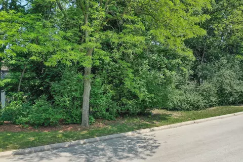 910 Saint Stephens Grn, Oak Brook, IL 60523 photo 2