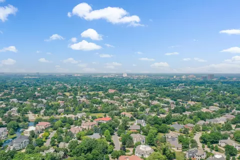 910 Saint Stephens Grn, Oak Brook, IL 60523 photo 6