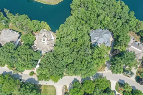 910 Saint Stephens Grn, Oak Brook, IL 60523 photo 4