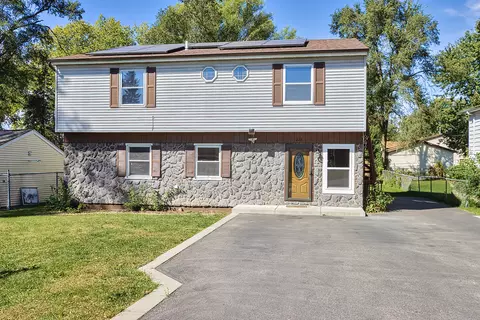 338 Maplewood Dr, Antioch, IL 60002