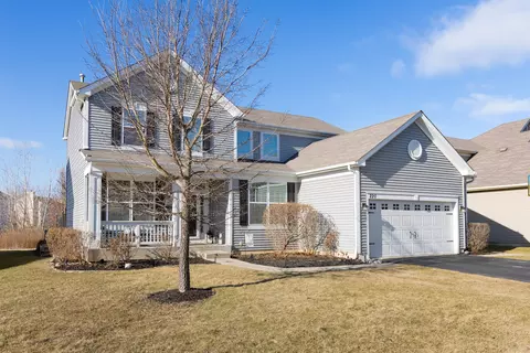 220 Cannon Rd, Volo, IL 60073