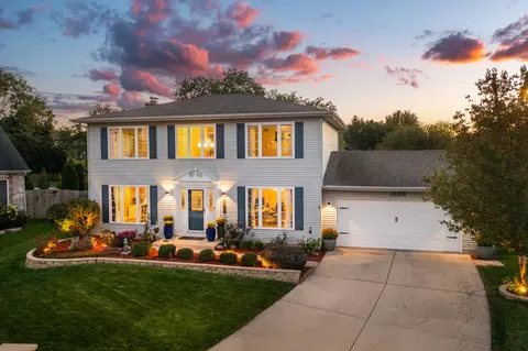 1026 Colonial Ct, Naperville, IL 60540
