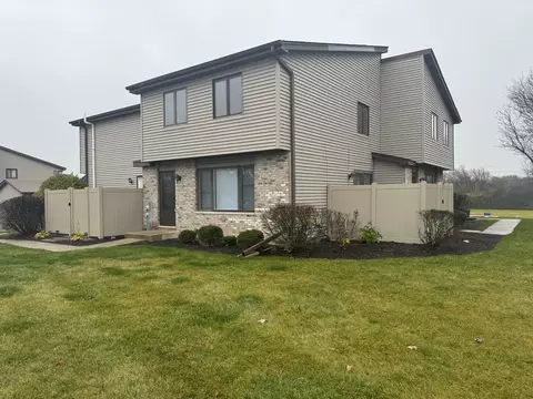 268 Circlegate Rd #268, New Lenox, IL 60451