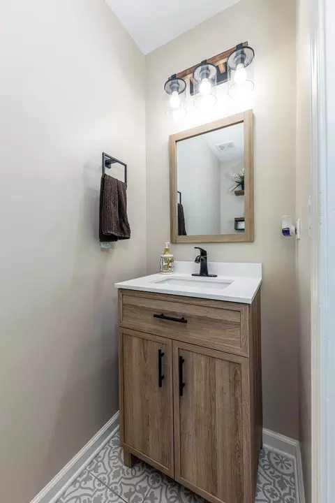 Bath - 3185 Bennett Pl, Aurora, IL 60502 photo 1 of 4