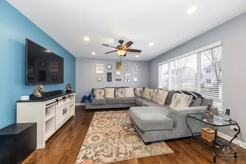 Living - 3185 Bennett Pl, Aurora, IL 60502 photo 5 of 8