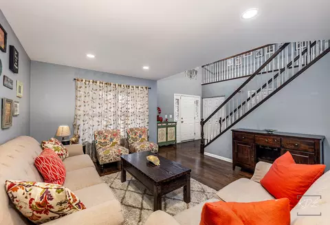 Living - 3185 Bennett Pl, Aurora, IL 60502 photo 2 of 8