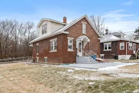 Exterior - 300 Theodore St, Crest Hill, IL 60403 photo 3 of 4