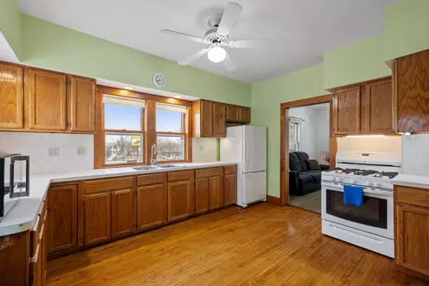 Kitchen - 300 Theodore St, Crest Hill, IL 60403 photo 2 of 3