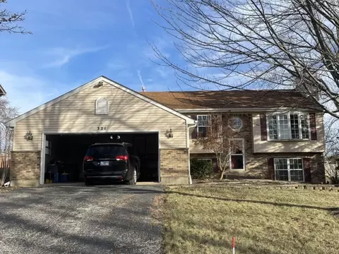 321 Thornwood Dr, Lindenhurst, IL 60046