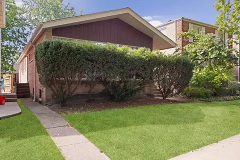 3033 W Chase Ave, Chicago, IL 60645