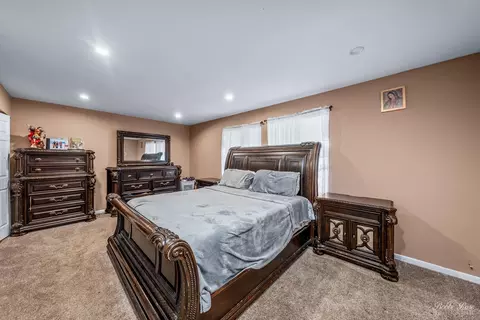 Bedroom - 272 Waverly Dr, Elgin, IL 60120 photo 1 of 3