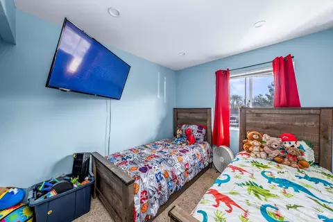 Bedroom - 272 Waverly Dr, Elgin, IL 60120 photo 3 of 3
