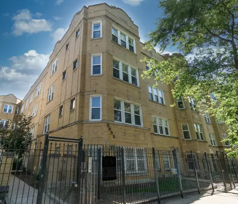 3555 W Lyndale St #1C, Chicago, IL 60647