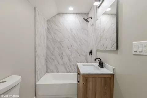 Bath - 313 Hoxie Ave, Elgin, IL 60123 photo 1 of 1