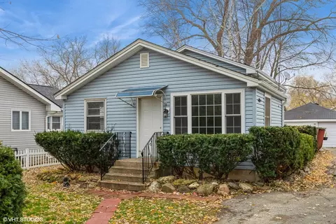 313 Hoxie Ave, Elgin, IL 60123