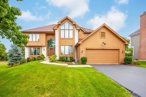 176 Derby Glen Dr, Glen Ellyn, IL 60137