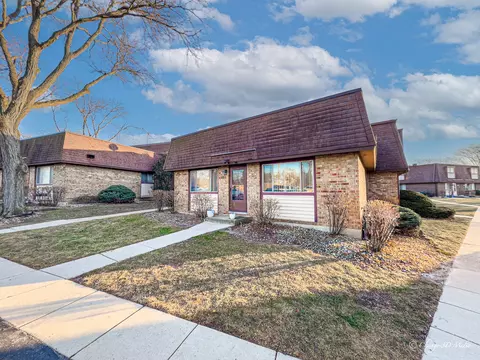2610 Woodview Ct #1, Waukegan, IL 60087