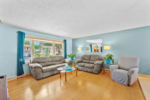 Living - Undisclosed, Addison, IL 60101 photo 2 of 2