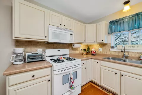 2585 Cambridge Dr, Morris, IL 60450 photo 11