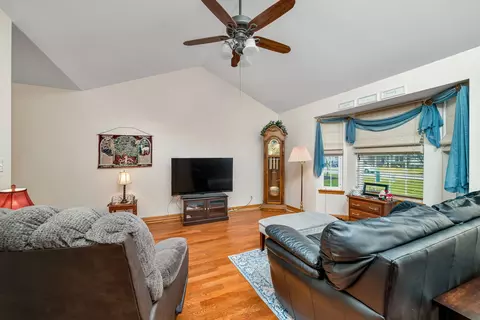 2585 Cambridge Dr, Morris, IL 60450 photo 6