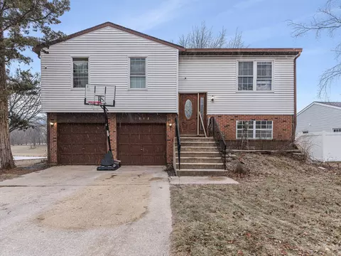 1082 Jennifer Ln, Bolingbrook, IL 60440