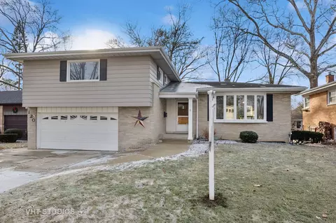 120 S We Go Trl, Mount Prospect, IL 60056