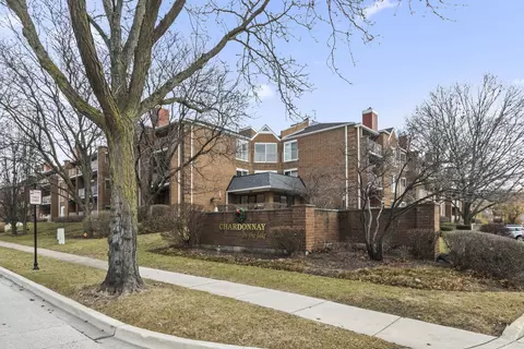 805 Leicester Rd #B115, Elk Grove Village, IL 60007