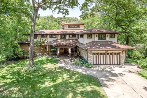 8310 W 127th St, Palos Park, IL 60464
