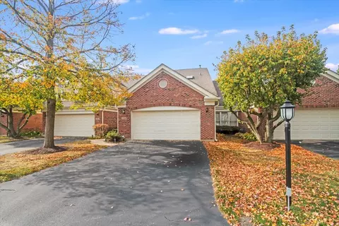 2084 N Charter Point Dr #2084, Arlington Heights, IL 60004