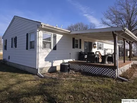 620 Maple St, Carthage, IL 62321 photo 22