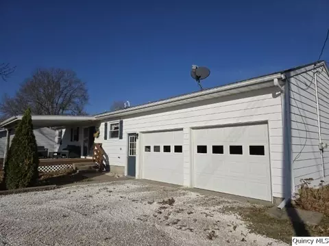 620 Maple St, Carthage, IL 62321 photo 24
