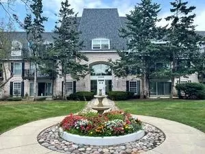 5200 Carriageway Dr #229, Rolling Meadows, IL 60008
