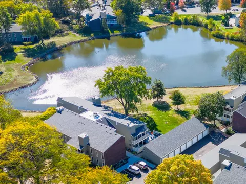 1470 Stonebridge Trl #2-4, Wheaton, IL 60189