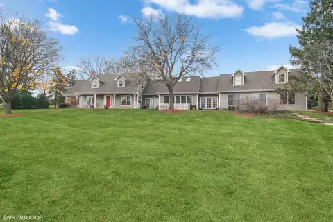 1434 Valley Lake Dr, Inverness, IL 60067