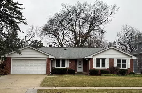 645 S Loomis St, Naperville, IL 60540