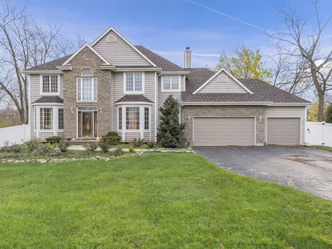 902 W Washington Ave, Lake Bluff, IL 60044