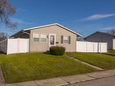 232 Sioux Ave, Carpentersville, IL 60110