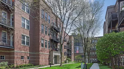 247 W Scott St #309, Chicago, IL 60610
