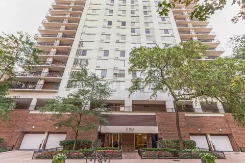 71 E Division St #602, Chicago, IL 60610