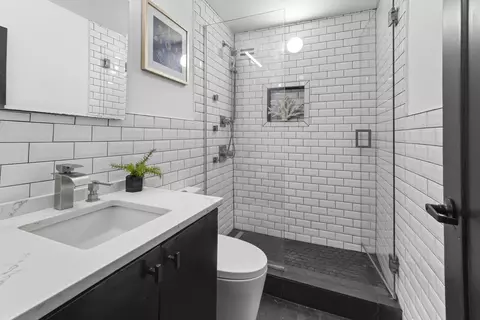 71 E Division St #602, Chicago, IL 60610 photo 11